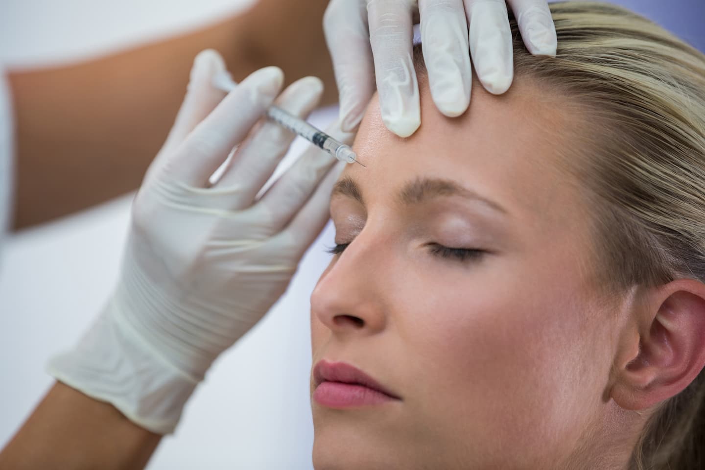 female-patient-receiving-botox-injection-forehead (1)