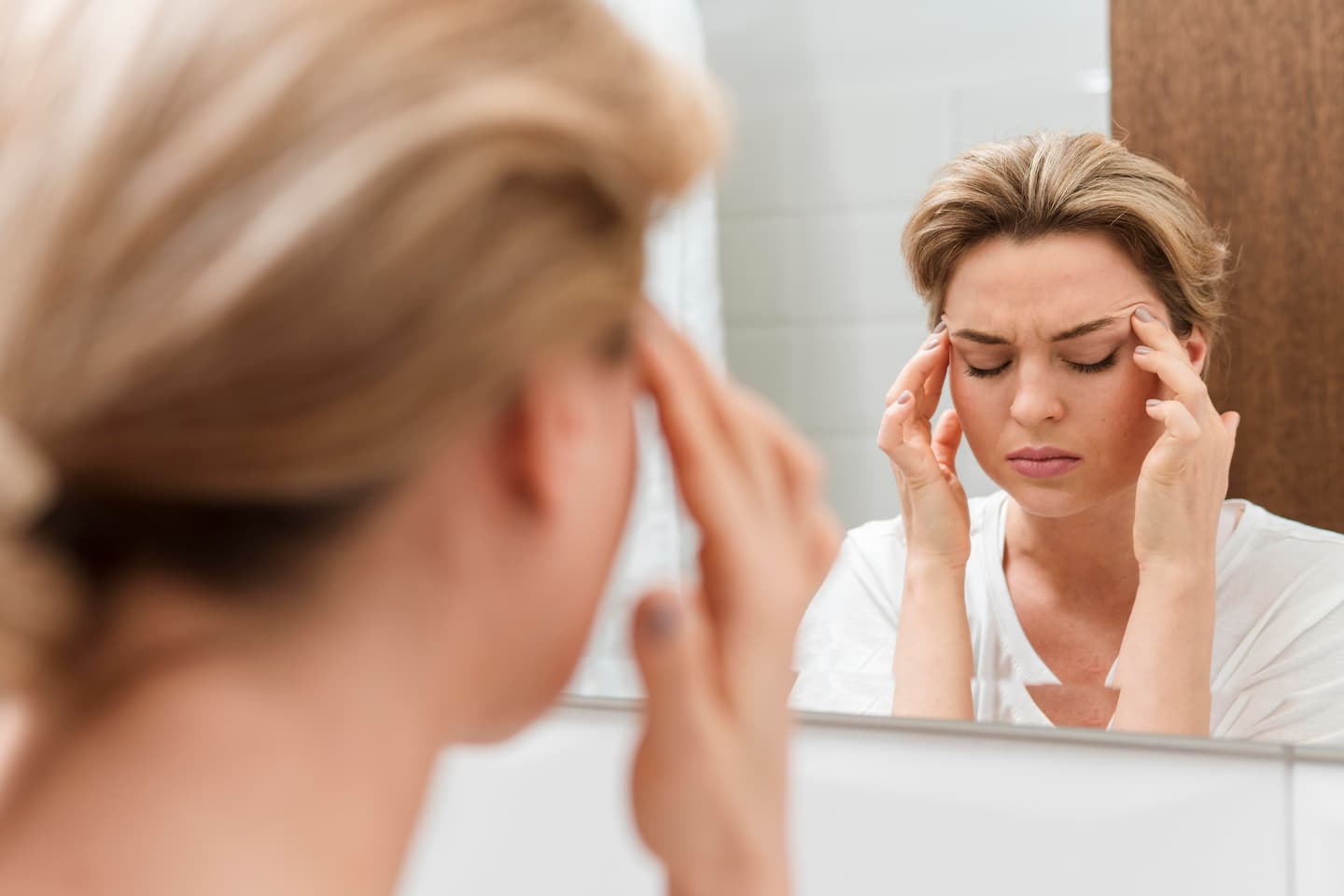 woman-looking-mirror-having-headache (1)